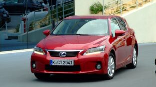 lexus ct200h 2