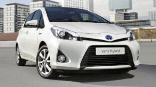 toyota yaris hybrid 1