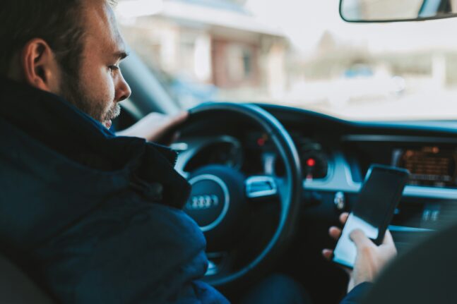 telefon volant, Photo by Alexandre Boucher on Unsplash